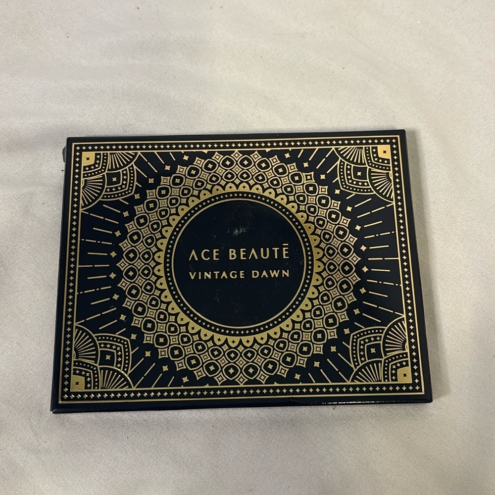 Ace Beaute Pigmented Eye Shadow Palette Vintage Dawn